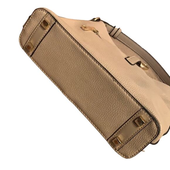 Simply Noelle Tan Gold Accent Faux Leather Short Strap Handbag w Lots of Pockets - Picture 5 of 6